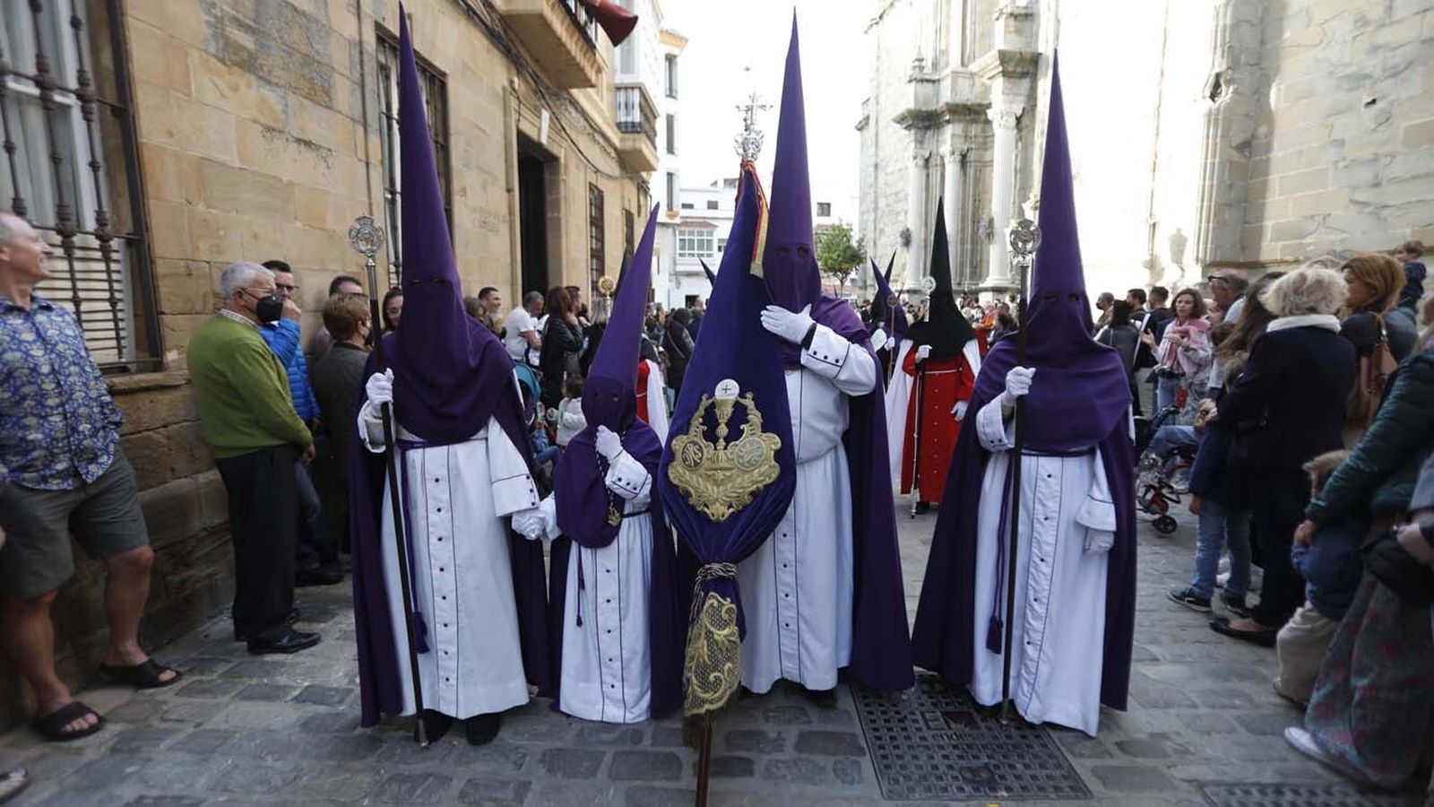 Las imágenes del Viernes Santo en Tarifa: El Santo Entierro