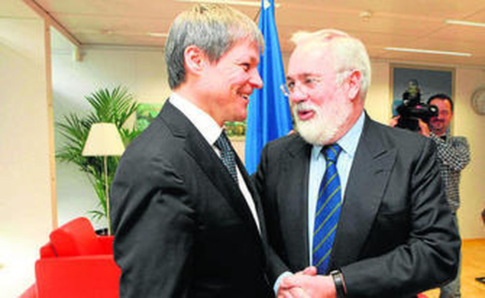 El comisario de Agricultura de la UE, Dacian Ciolos, y el ministro Arias Cañete.