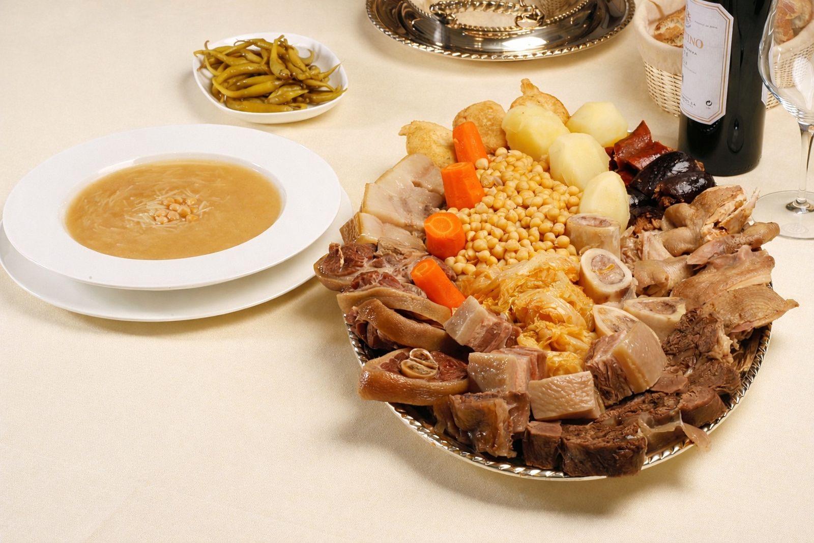 La Máquina traslada el sabor más castizo de la capital al corazón de la Costa del Sol con una semana dedicada al cocido madrileño.