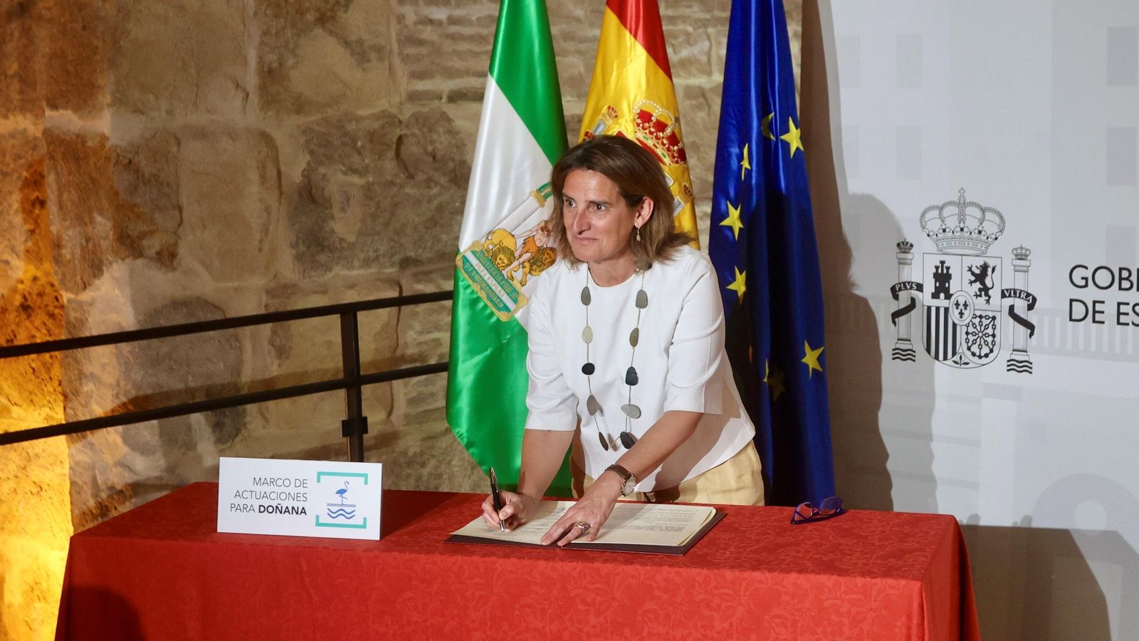 La vicepresidenta Ribera en la firma del protocolo de actuación de Doñana.