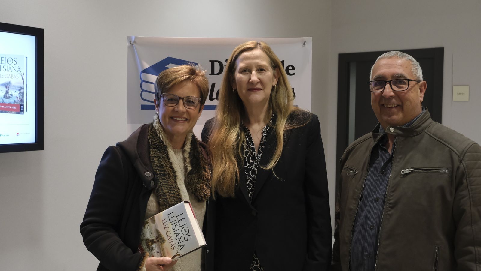 Imágenes del Diario de los Libros con la escritora ganadora del Premio Planeta 2022, Luz Gabás