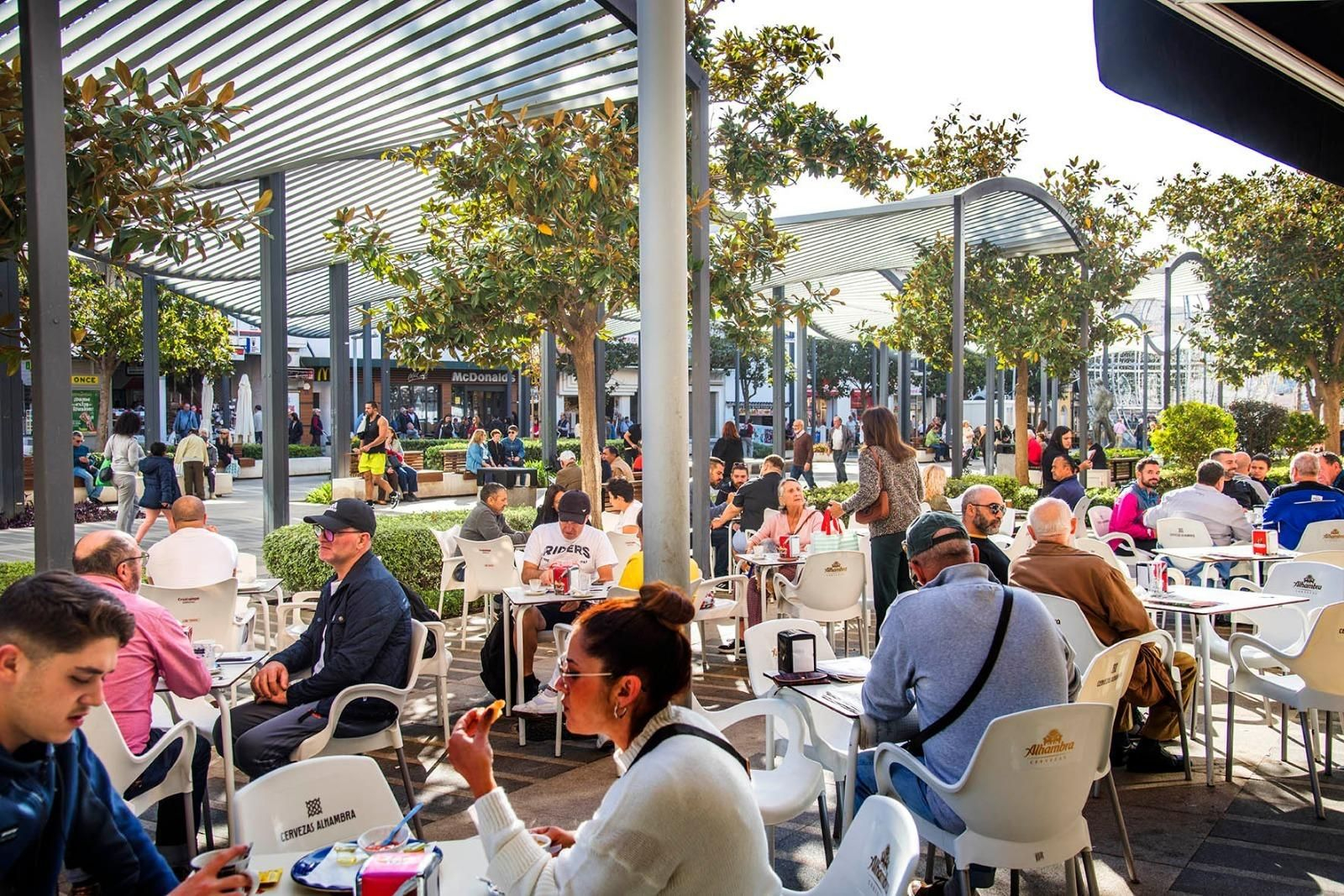 Una terraza de hostelería en la plaza Costa del Sol de Torremolinos. Una terraza de hostelería en la plaza Costa del Sol de Torremolinos.