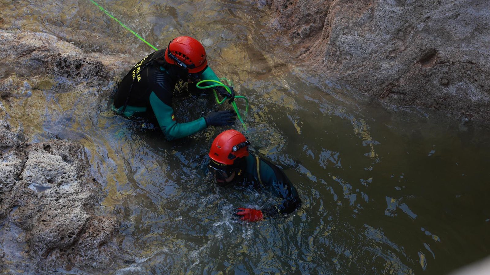 Reanudan la búsqueda de los desaparecidos en Letur (Albacete) siguiendo el cauce del arroyo