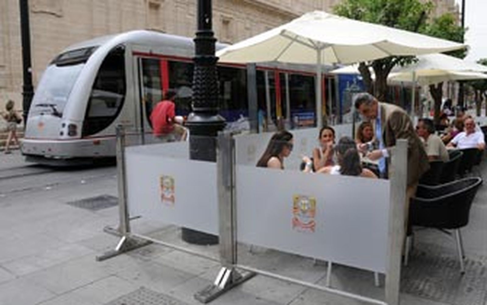 Una Comisión valorará las denuncias vecinales para renovar las licencias de veladores