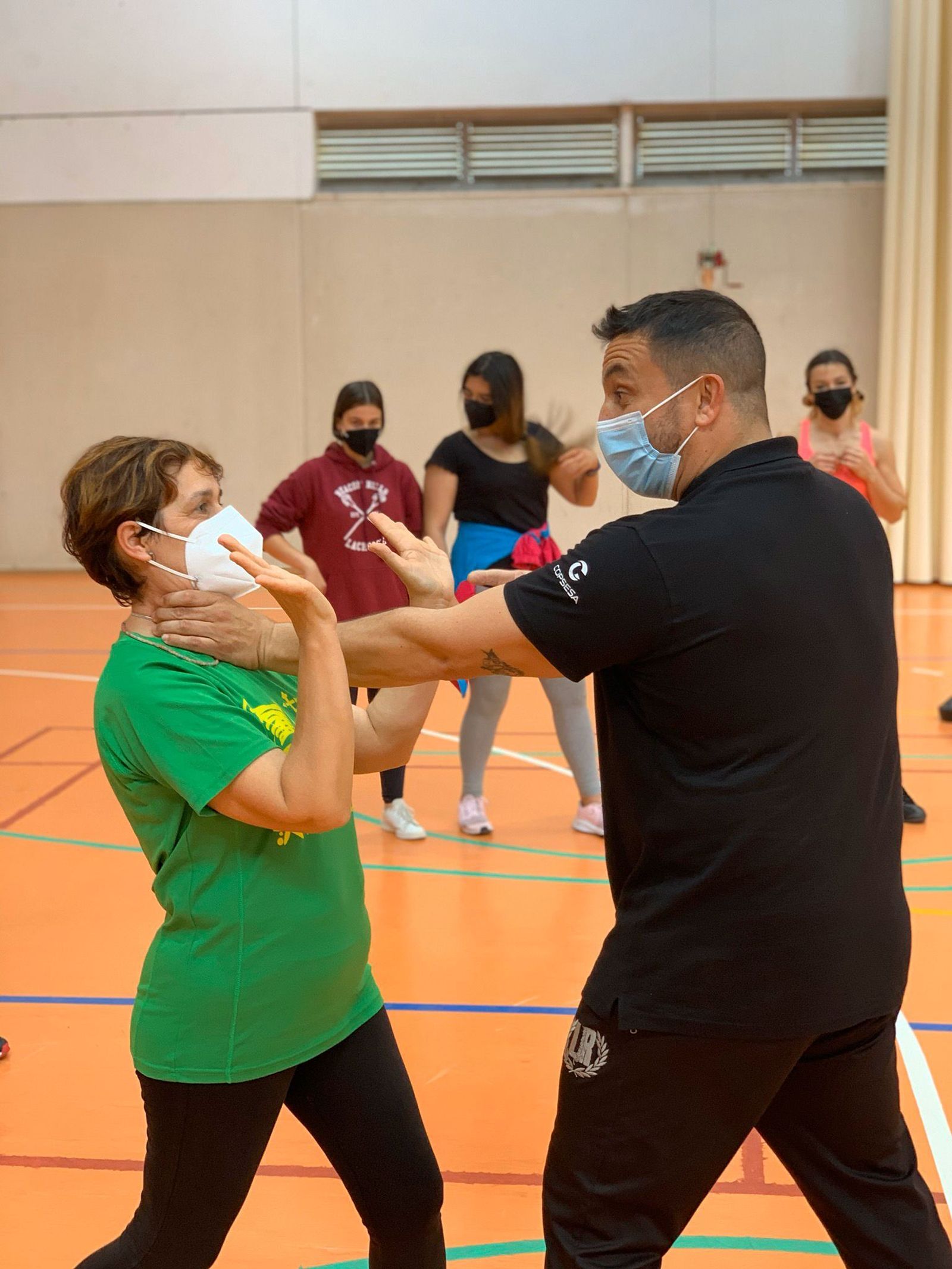 Una de las maniobras de defensa personal aprendidas.