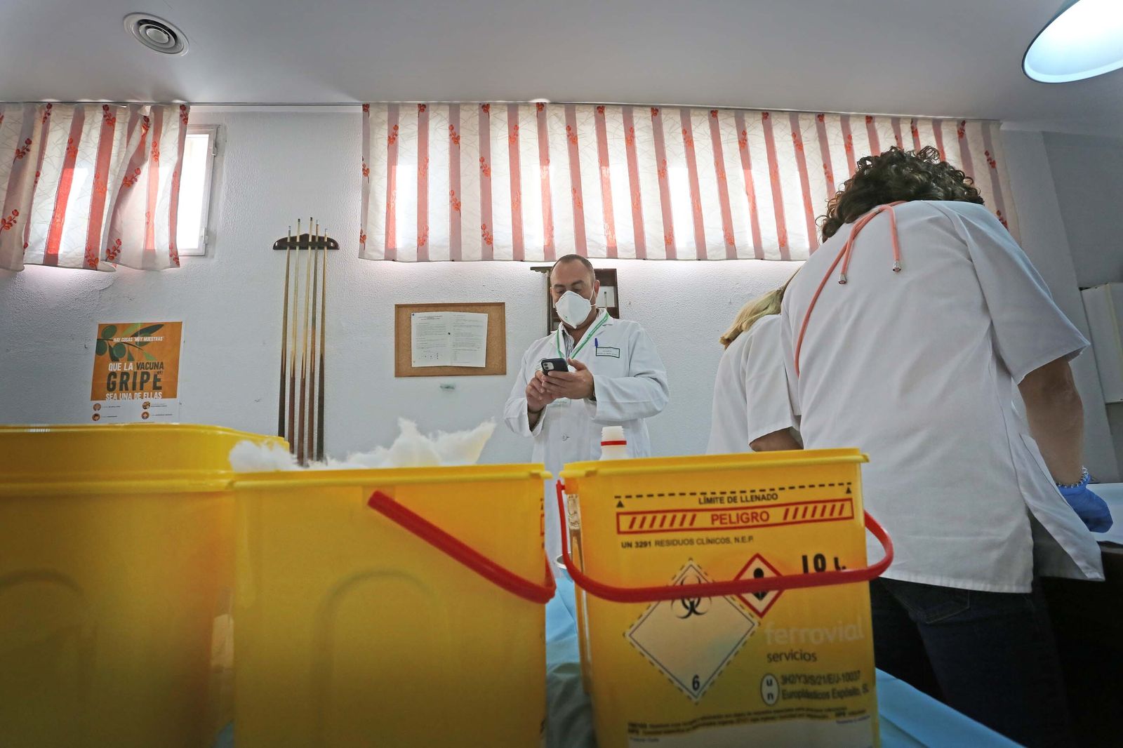Vacunaciones en el centro de mayores de las Angustias de Jerez contra la gripe,Covid y neumonía