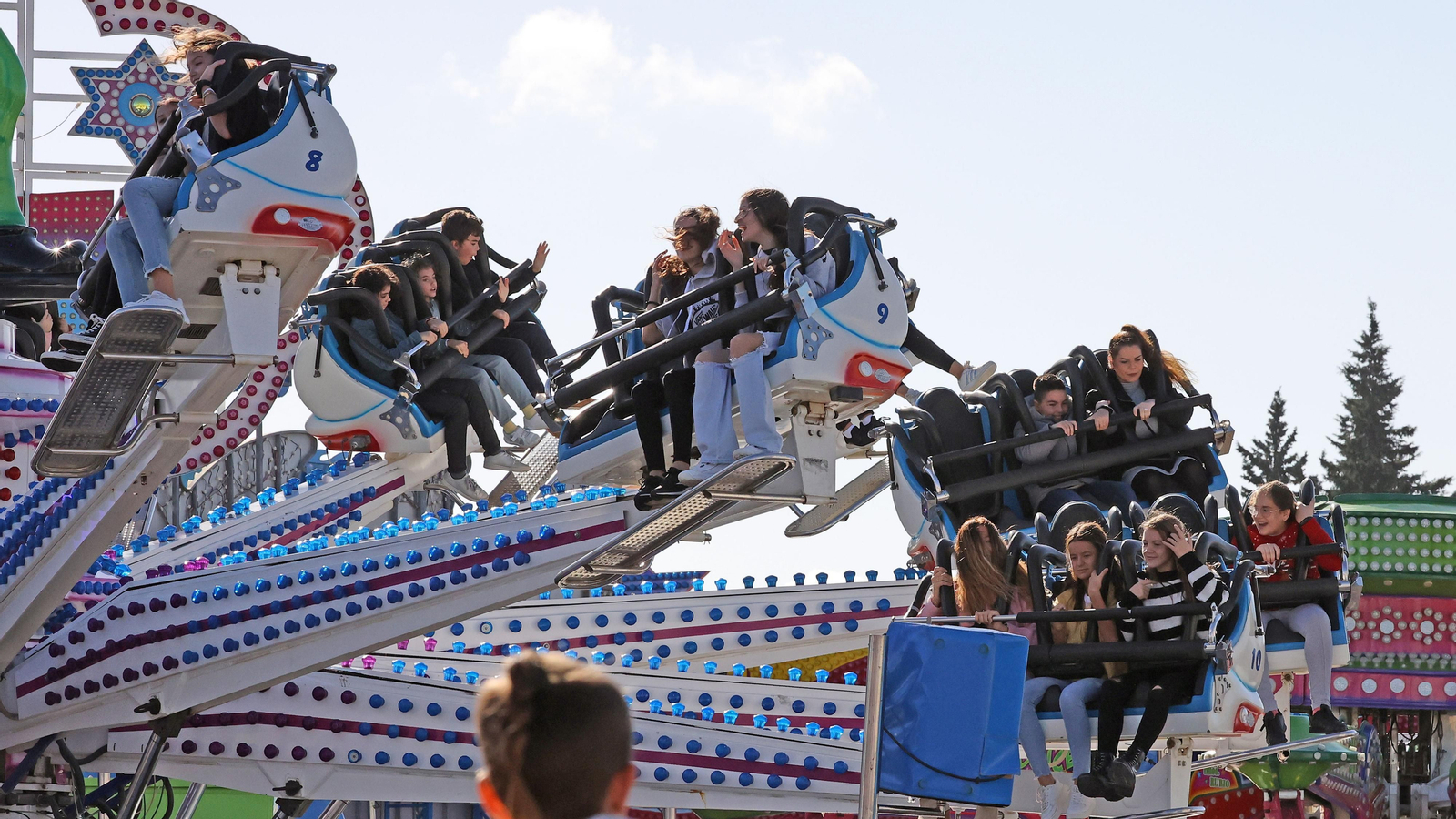 El parque de atracciones de Navidad junto a la Feria volvió a llenarse este sábado El parque de atracciones de Navidad junto a la Feria volvió a llenarse este sábado