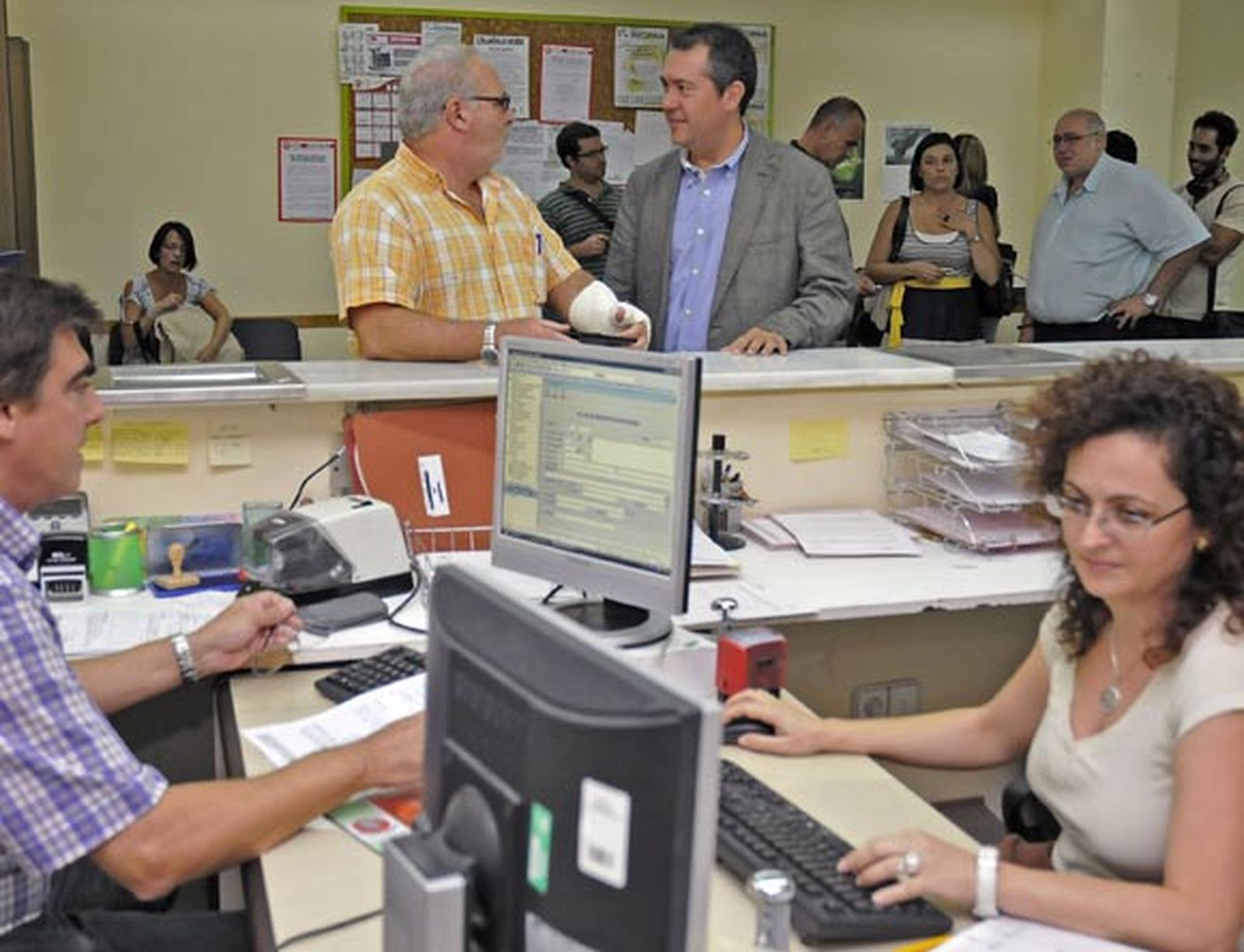 Espadas inicia una ronda de visitas para preocuparse por las condiciones laborales de los empleados municipales