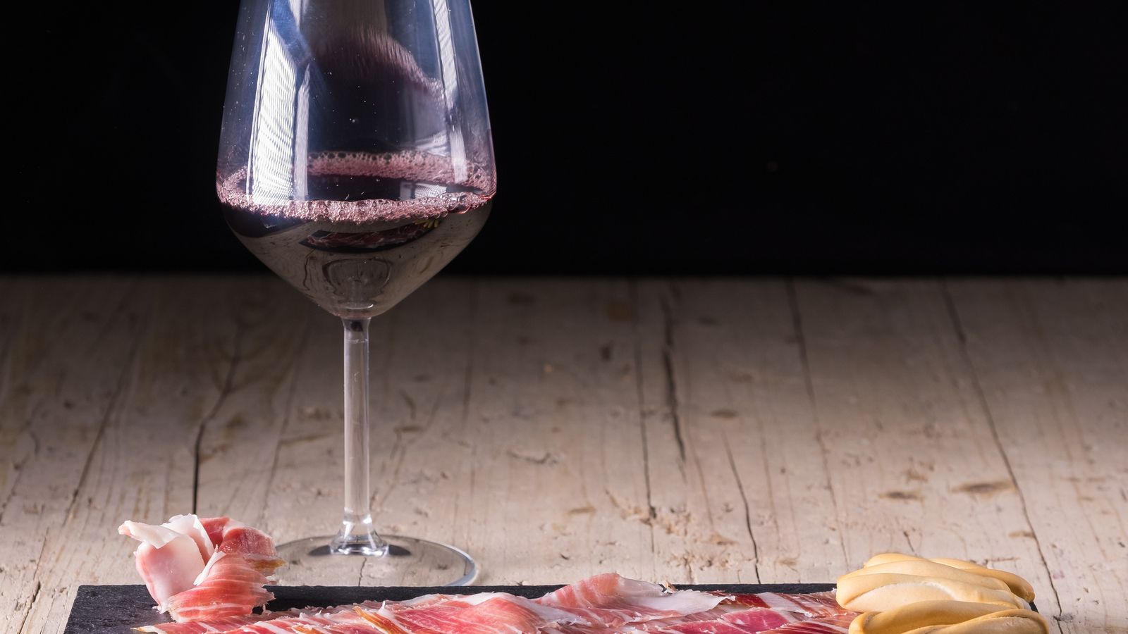 Vino y charcutería, entre lo más demandado en Internet.