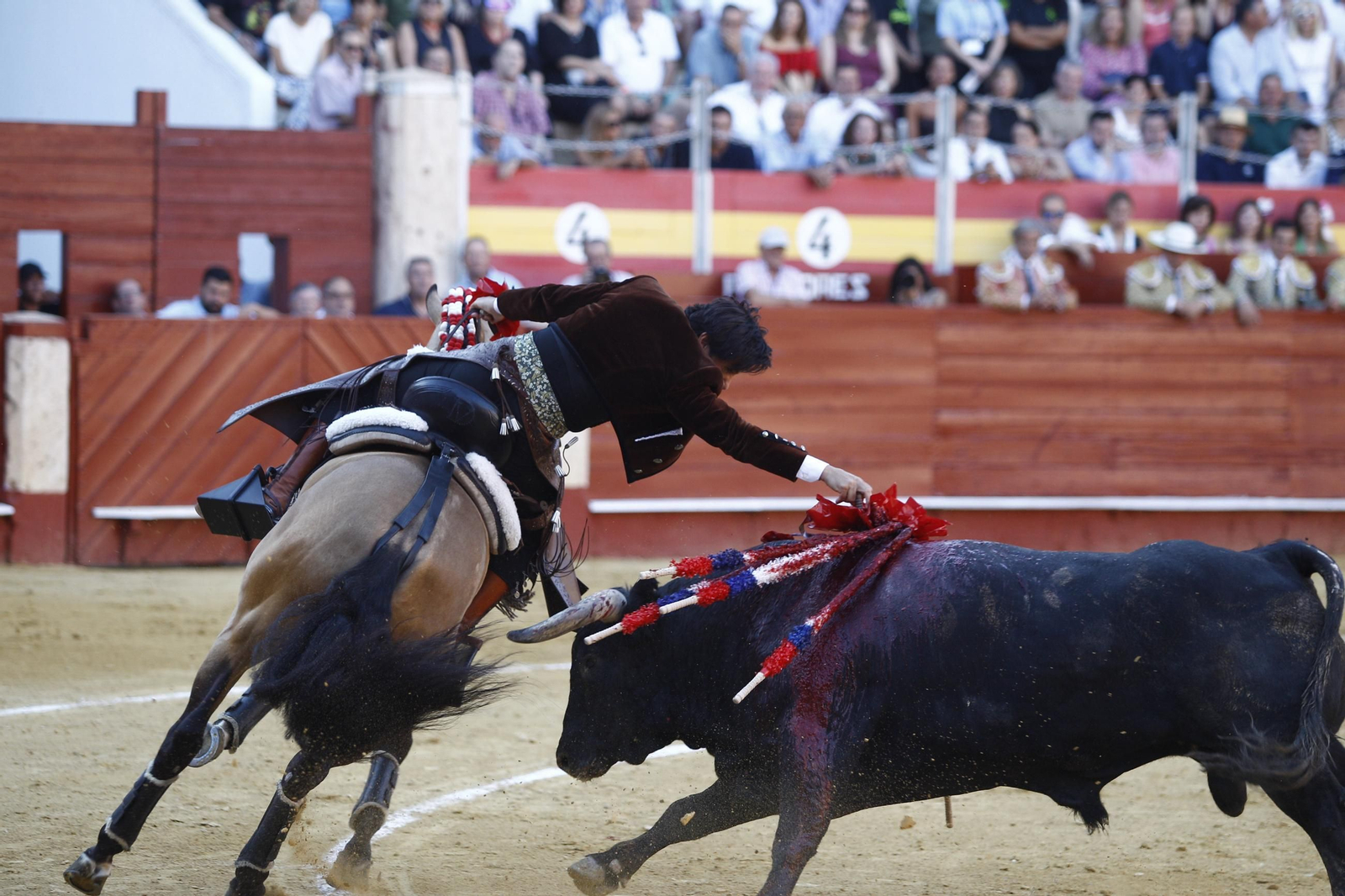 Las mejores imágenes de la corrida de toros de Diego Ventura, Talavante y Pablo Aguado, en Almería