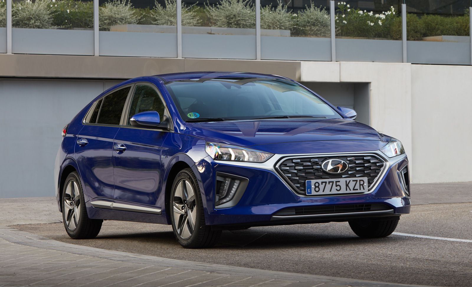 Hyundai renueva el Ioniq, ahora con más capacidad de batería y conectado