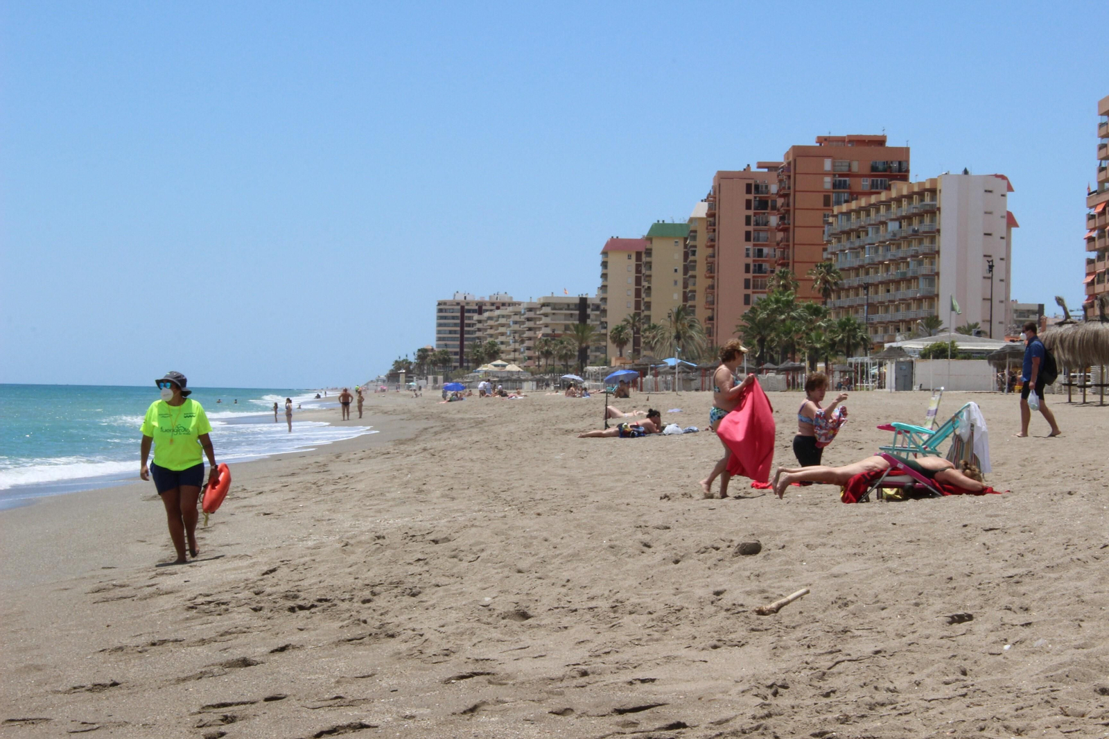 Fotos de la desescalada: Fuengirola ya disfruta del sol y la playa en la fase 2