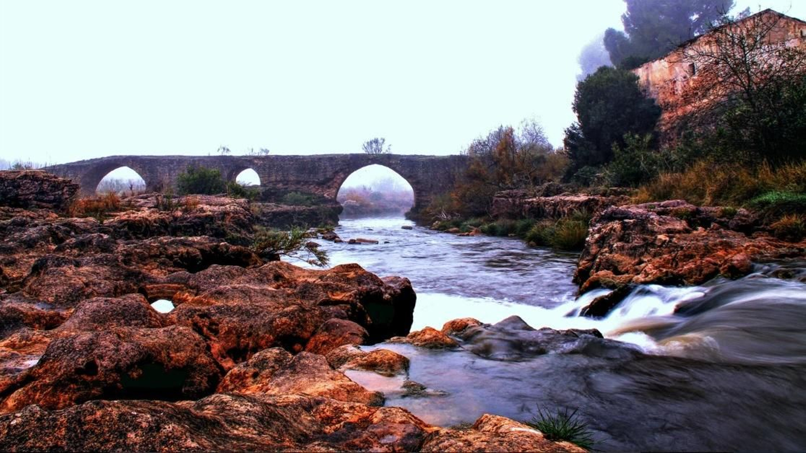 Puente histórico sobre el río Beas, eje vertebrador del Paisaje del Agua de Beas de Segura.