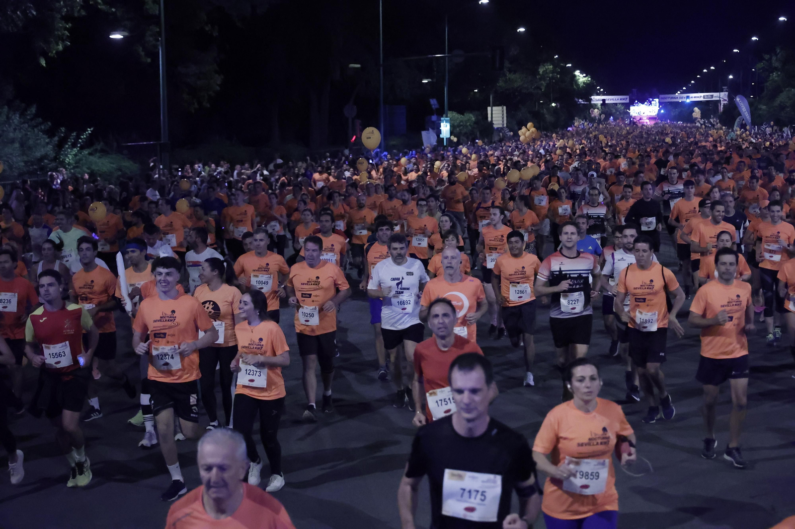 Búscate en la Carrera Nocturna de Sevilla (1)