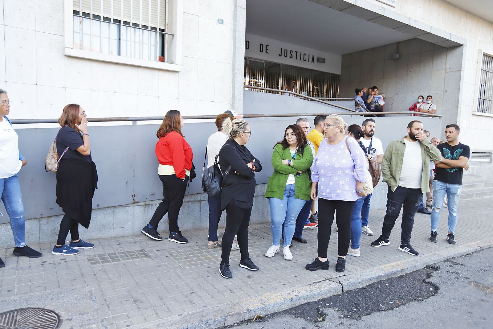 Llegada a los juzgados del detenido por el atropello mortal en Gibraleón