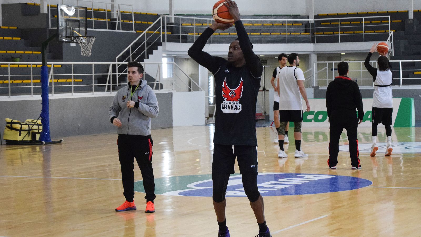 Riley, en el pabellón Veleta durante su primer entrenamiento.