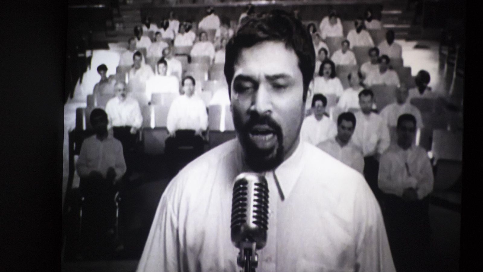 Proyección de 'Turbulento' de Shirin Neshat.