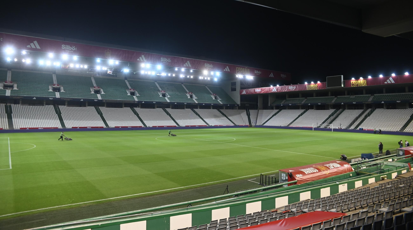 Panorámica de El Arcángel en la previa de la visita de la selección española, que propició un lavado de cara en el recinto. Panorámica de El Arcángel en la previa de la visita de la selección española, que propició un lavado de cara en el recinto.