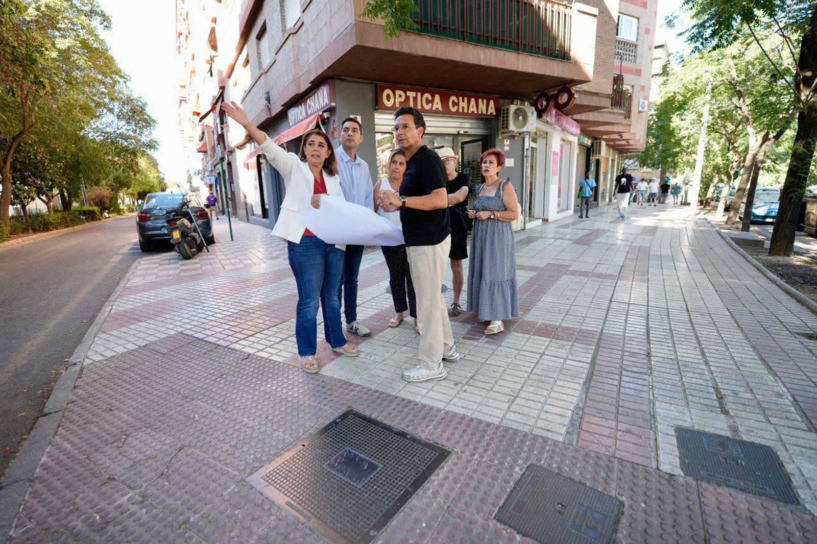 Visita de concejales del PSOE a la antigua Carretera de Málaga.