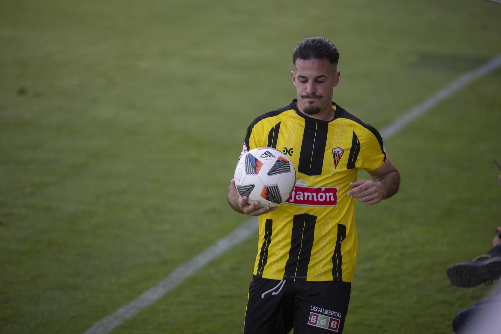 Imágenes del partido entre el San Roque de Lepe y el Atlético Sanluqueño