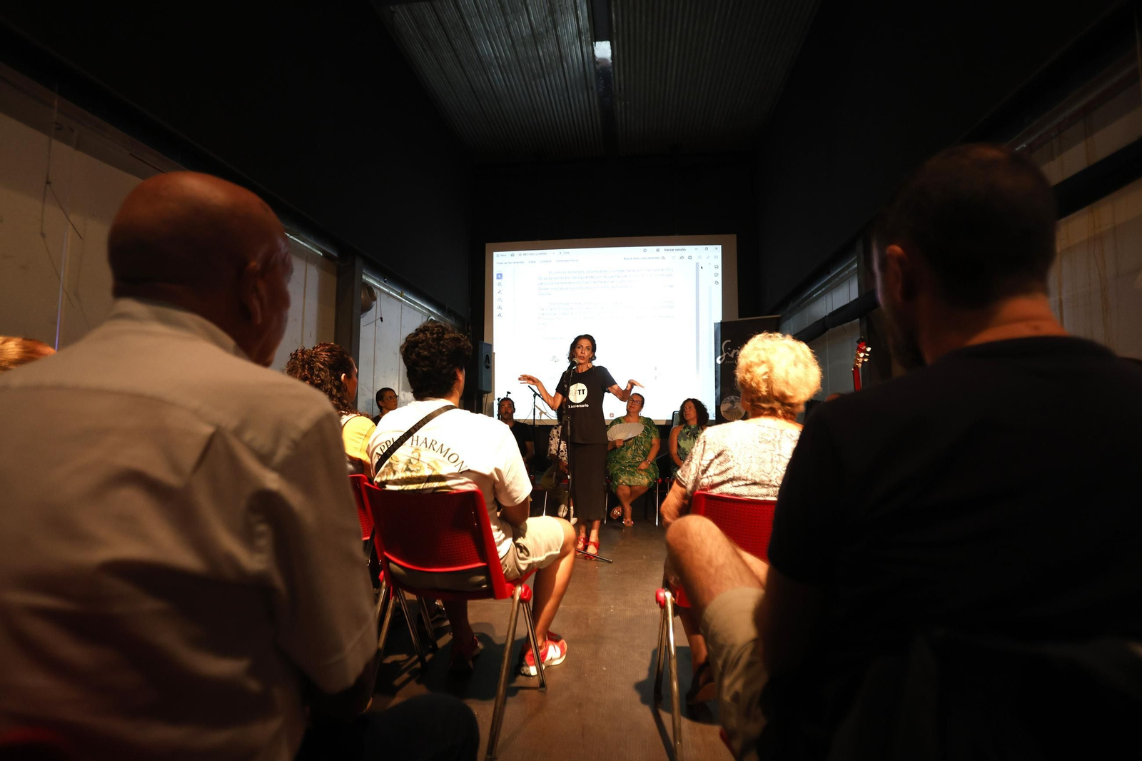 Búscate en la reunión a compás en AlCultura