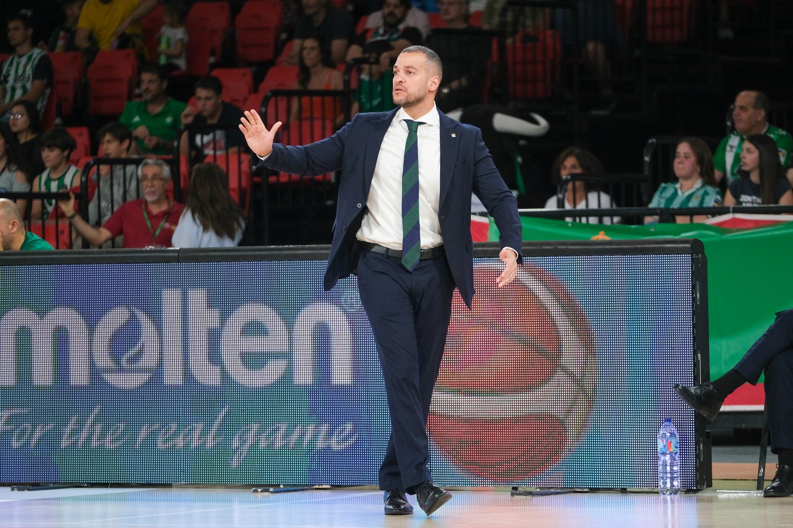 Baloncesto. Partido de play off Betis - Estudiantes