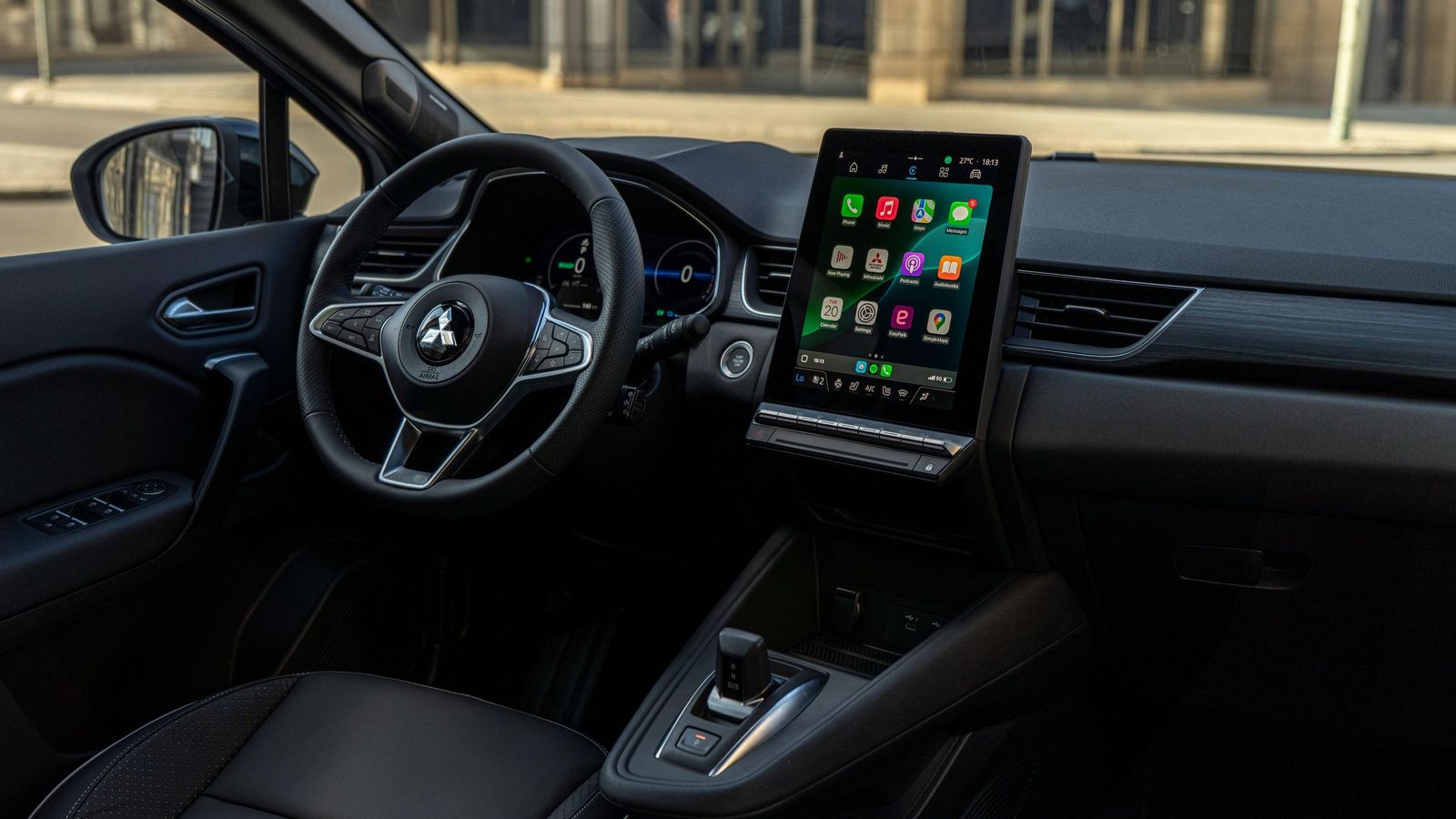 En el interior, y respecto al Symbioz de Renault, los únicos cambios corresponden a los diferentes logos de las marcas. En el interior, y respecto al Symbioz de Renault, los únicos cambios corresponden a los diferentes logos de las marcas.