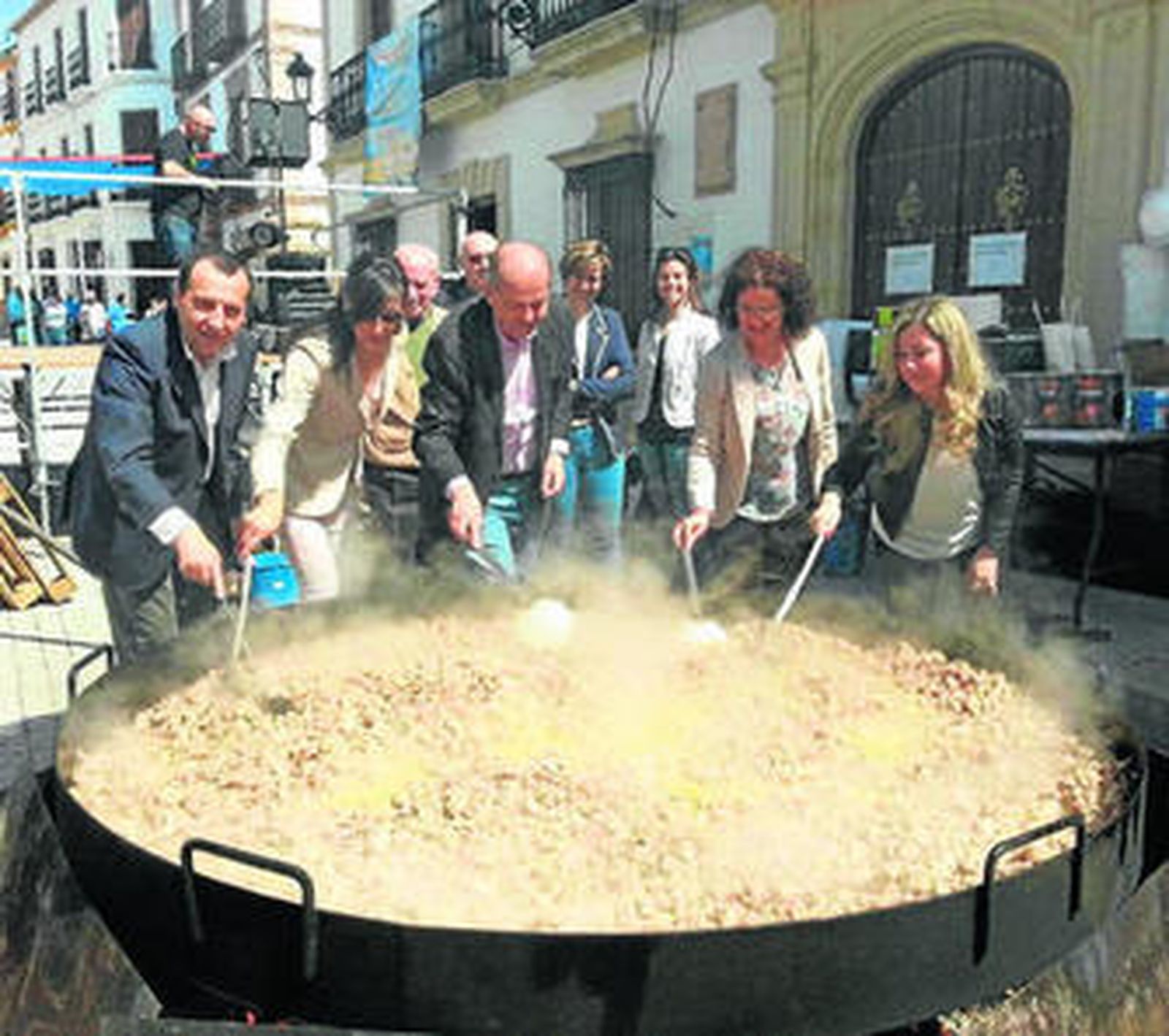 Representantes políticos, ayer, durante el evento.