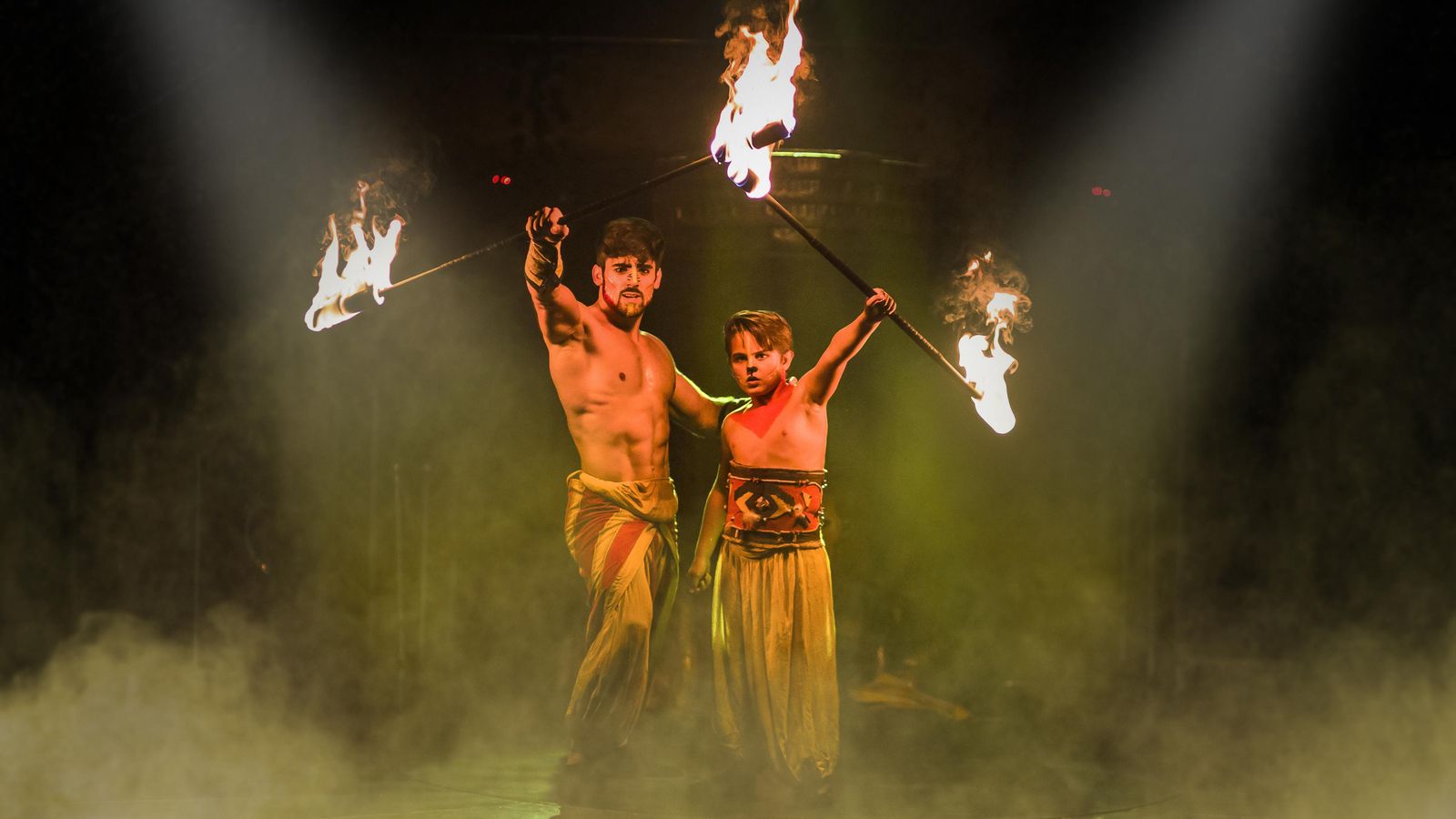 Unos de los actores del Gran Circo Alaska