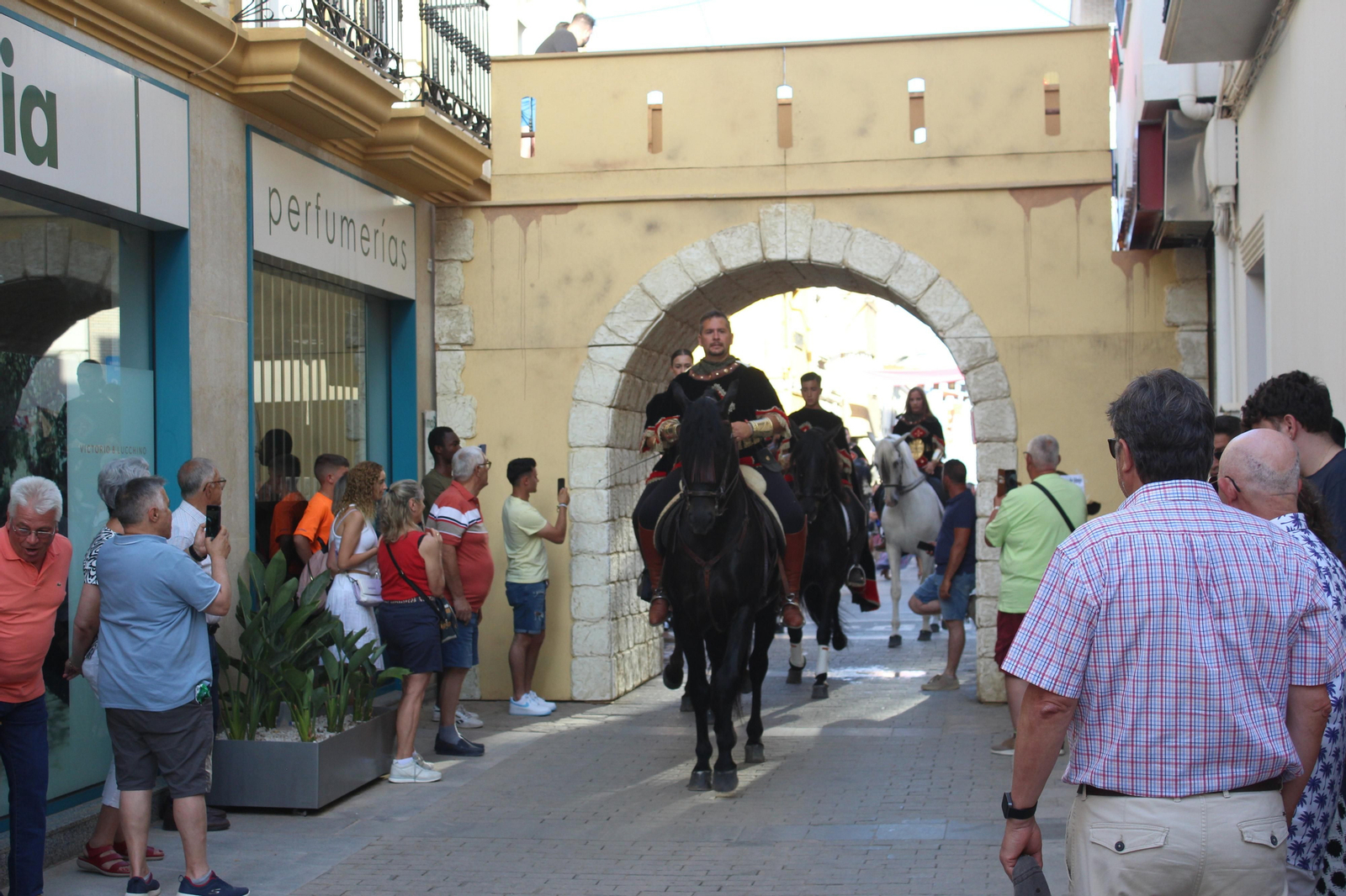 El desfile de Moros y Cristianos de Vera, en imágenes