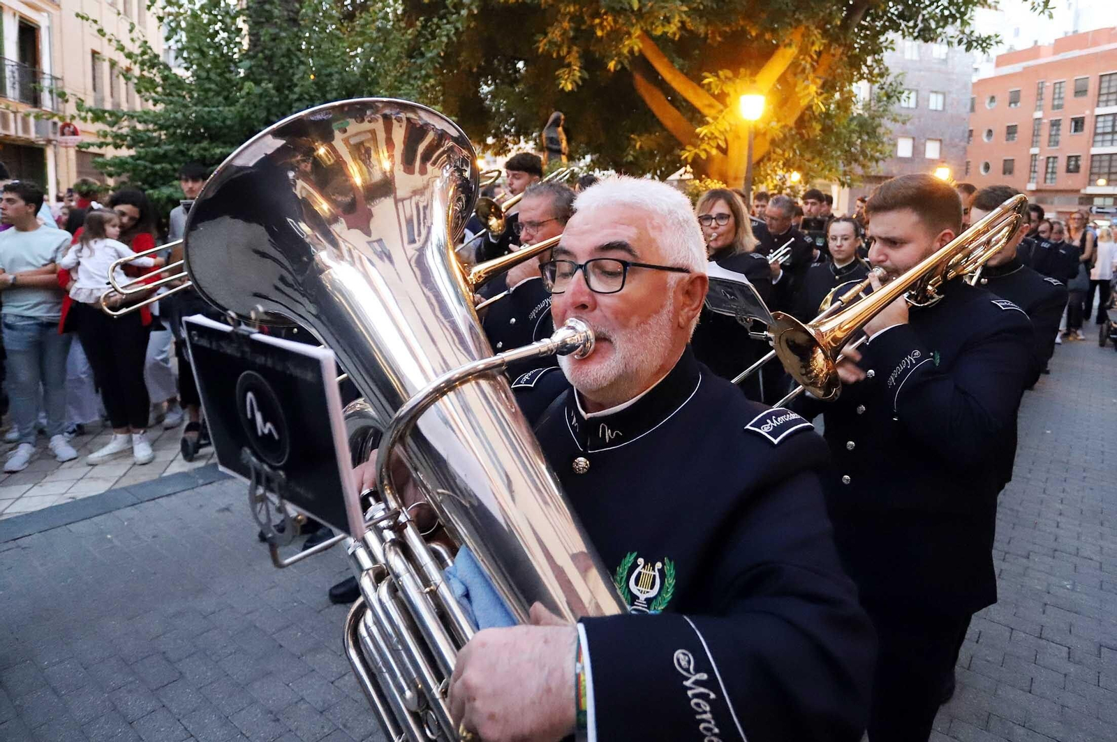 Imágenes de la procesión de la Virgen de la Amargura por las calles de Huelva