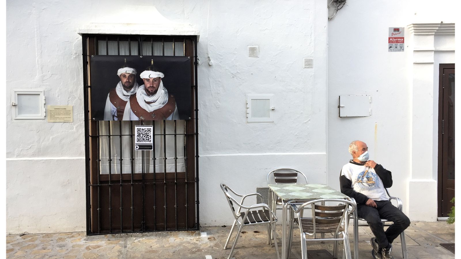 Otro de las fotografías que cuelga en las calles