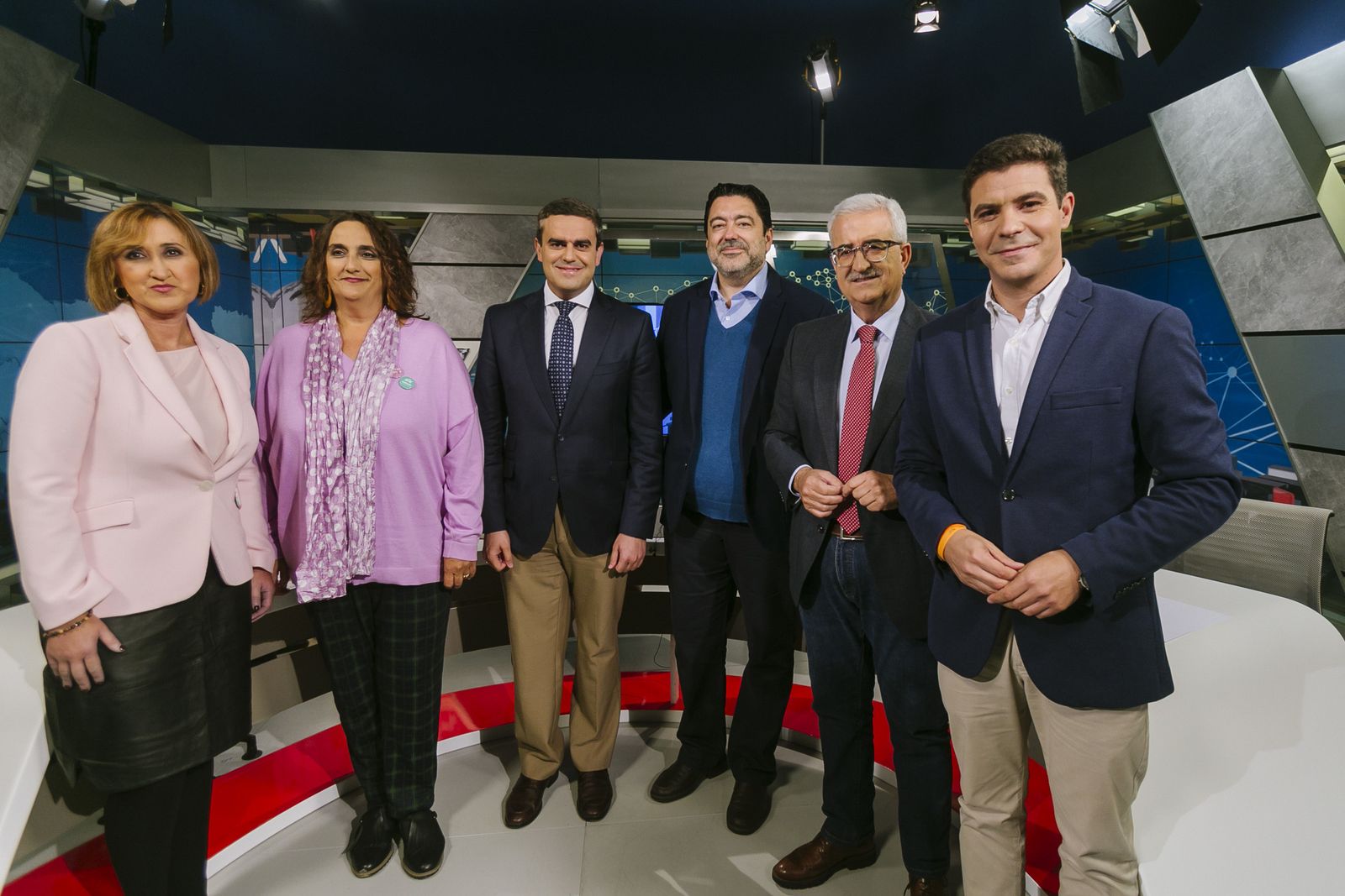 Los candidatos junto a los periodistas de Canal Sur.