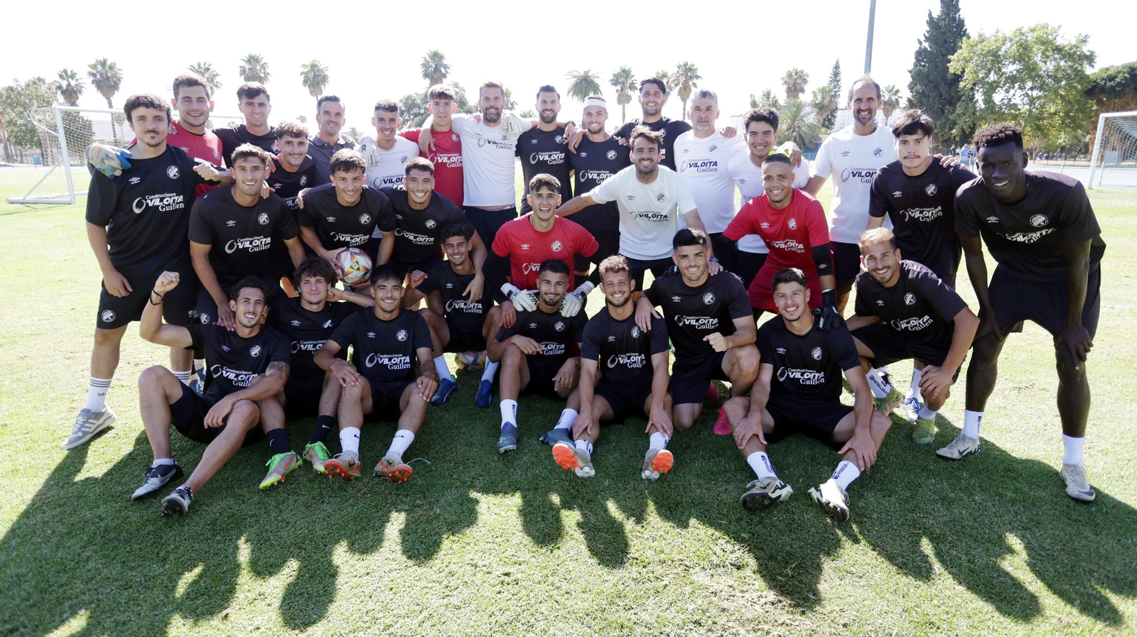 Los jugadores y el cuerpo técnico del Xerez DFC apuestan por el ascenso. Los jugadores y el cuerpo técnico del Xerez DFC apuestan por el ascenso.
