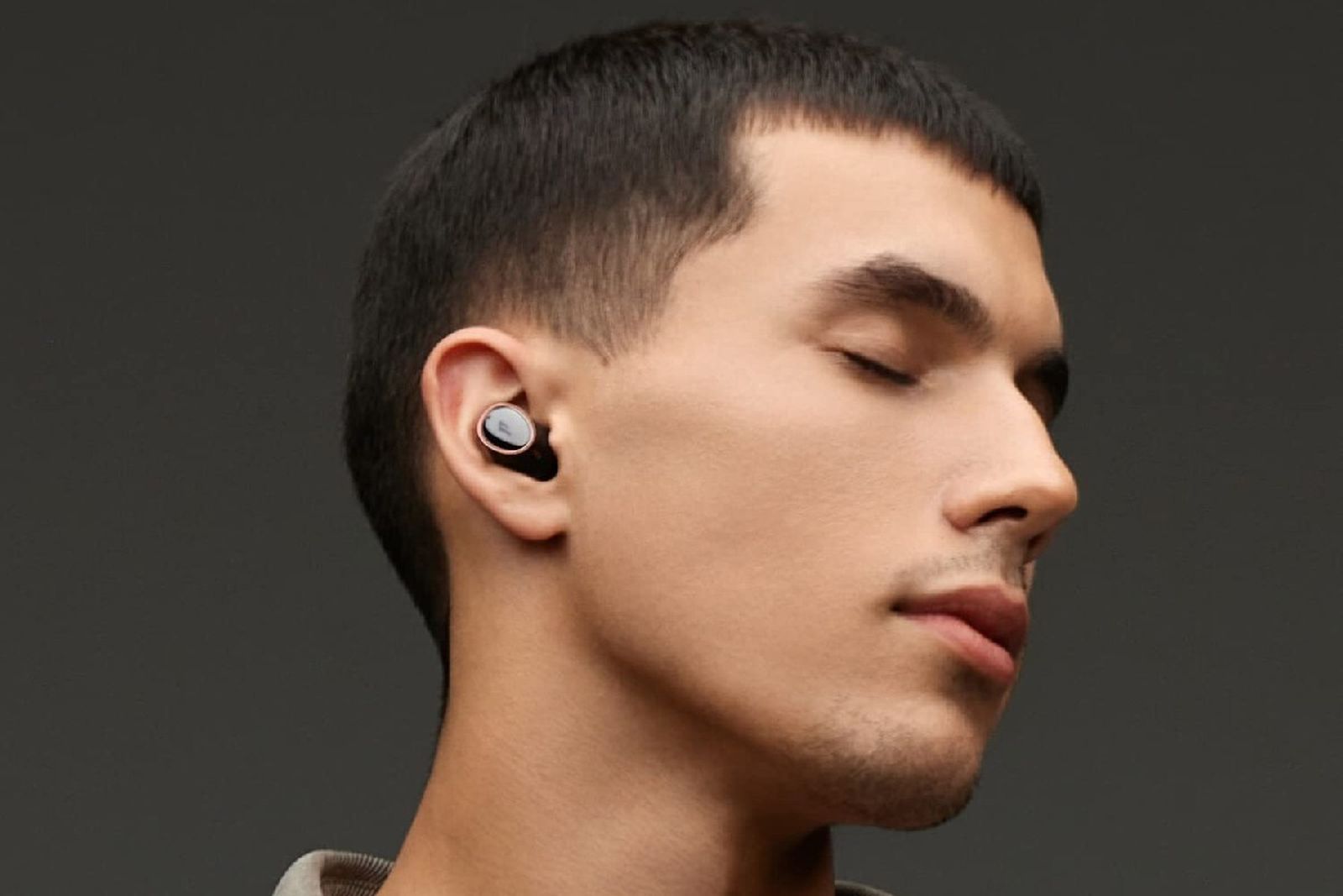 ¡Disfruta de tus playlists favoritas en cualquier lugar con estos auriculares inalámbricos 1MORE EVO casi la mitad de precio!