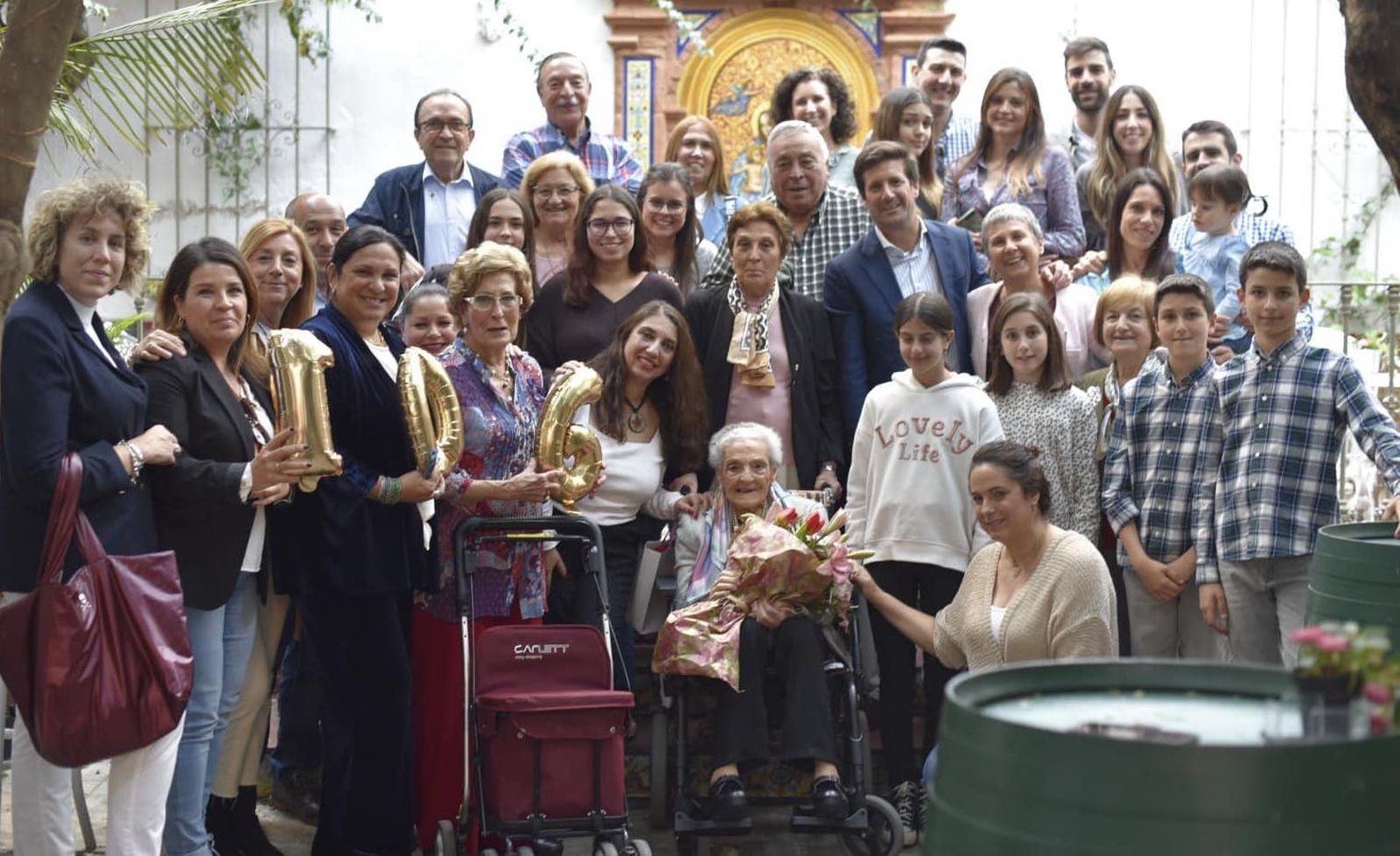 La mujer más longeva de Huelva cumple años y recibe un emotivo homenaje