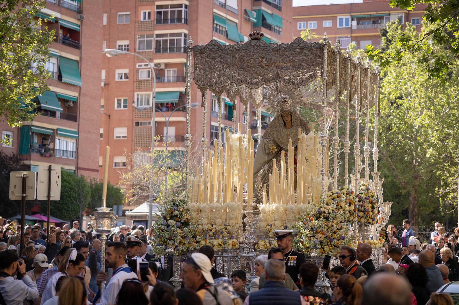 Las mejores fotos del Domingo de Resurrección en Granada