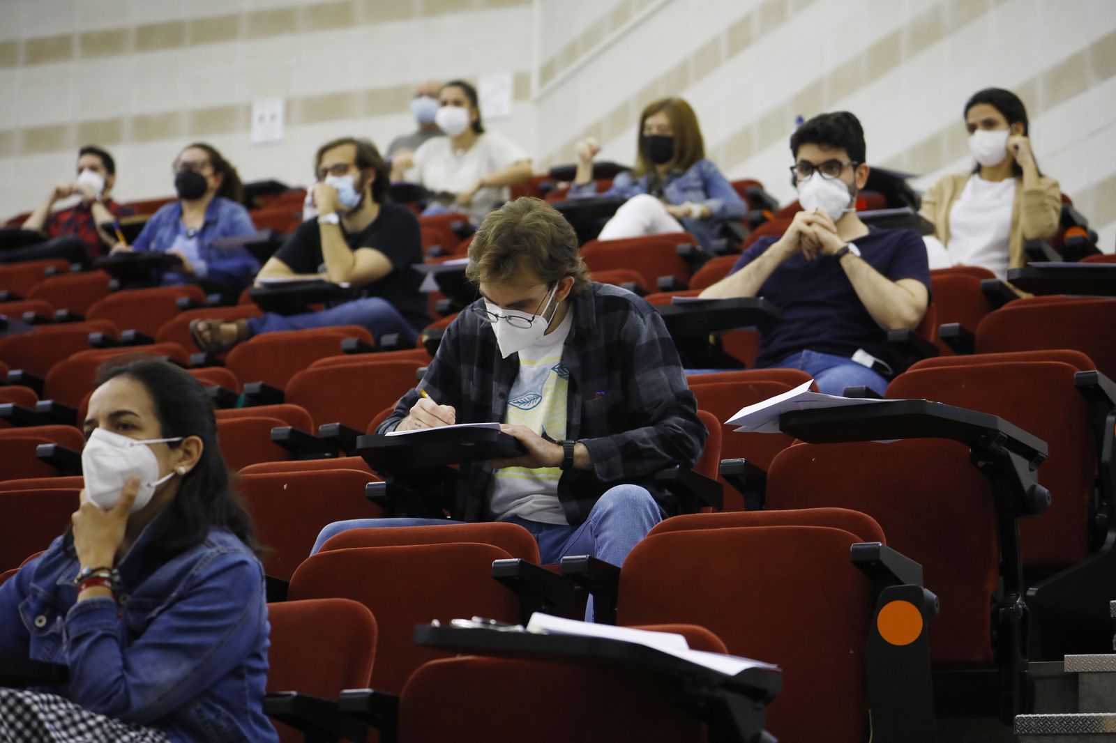 Las oposiciones de Secundaria en Córdoba, en imágenes