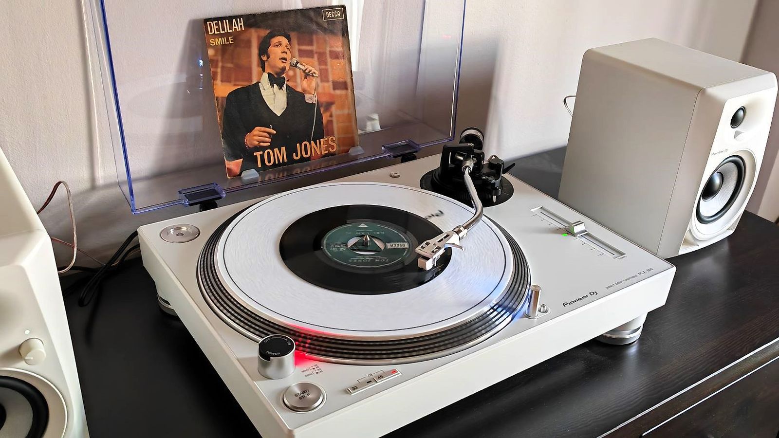 Tocadiscos Pioneer DJ PLX-500 y altavoces DM-40 BT