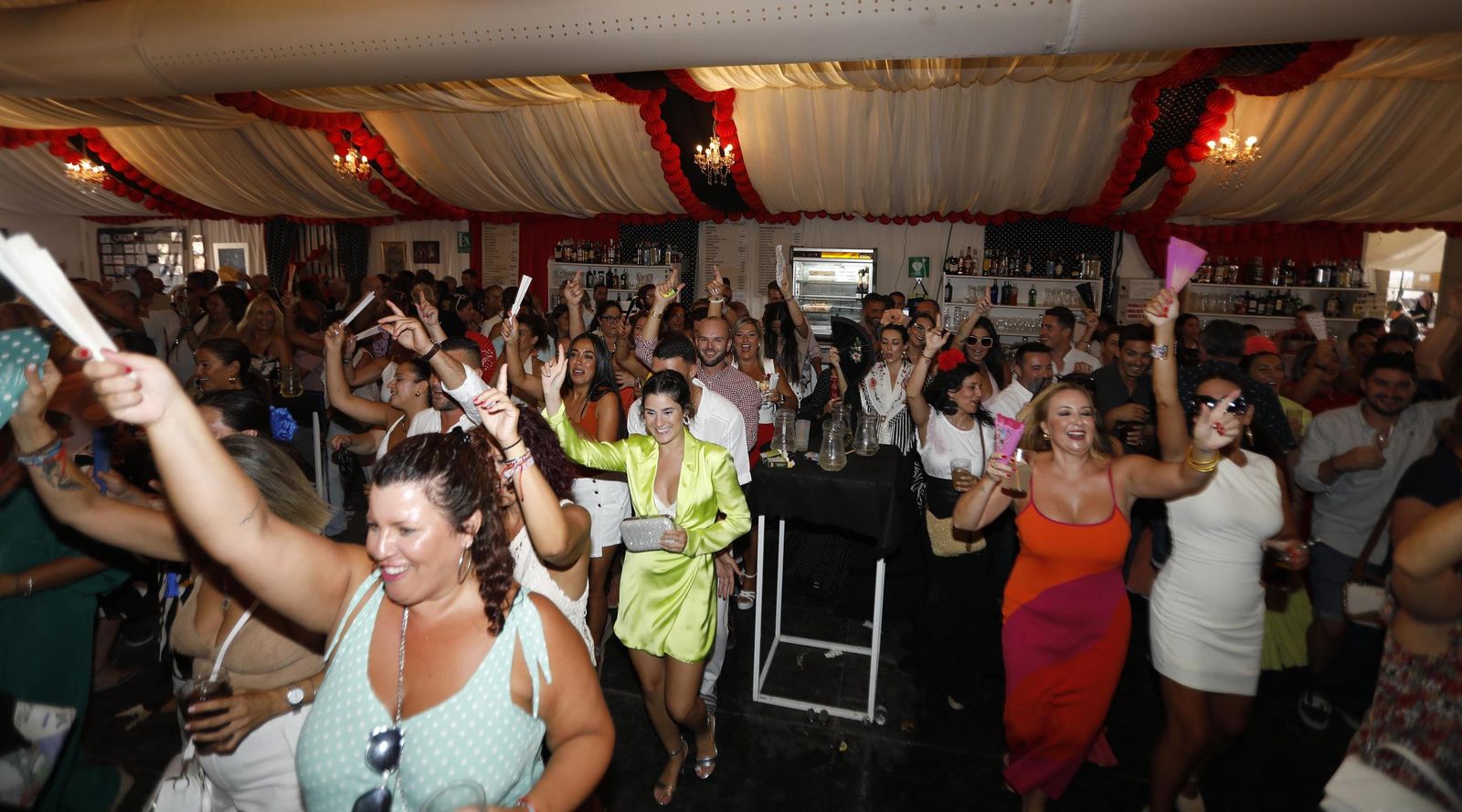 Búscate en las fotos del Día de la Mujer en la Feria de Tarifa