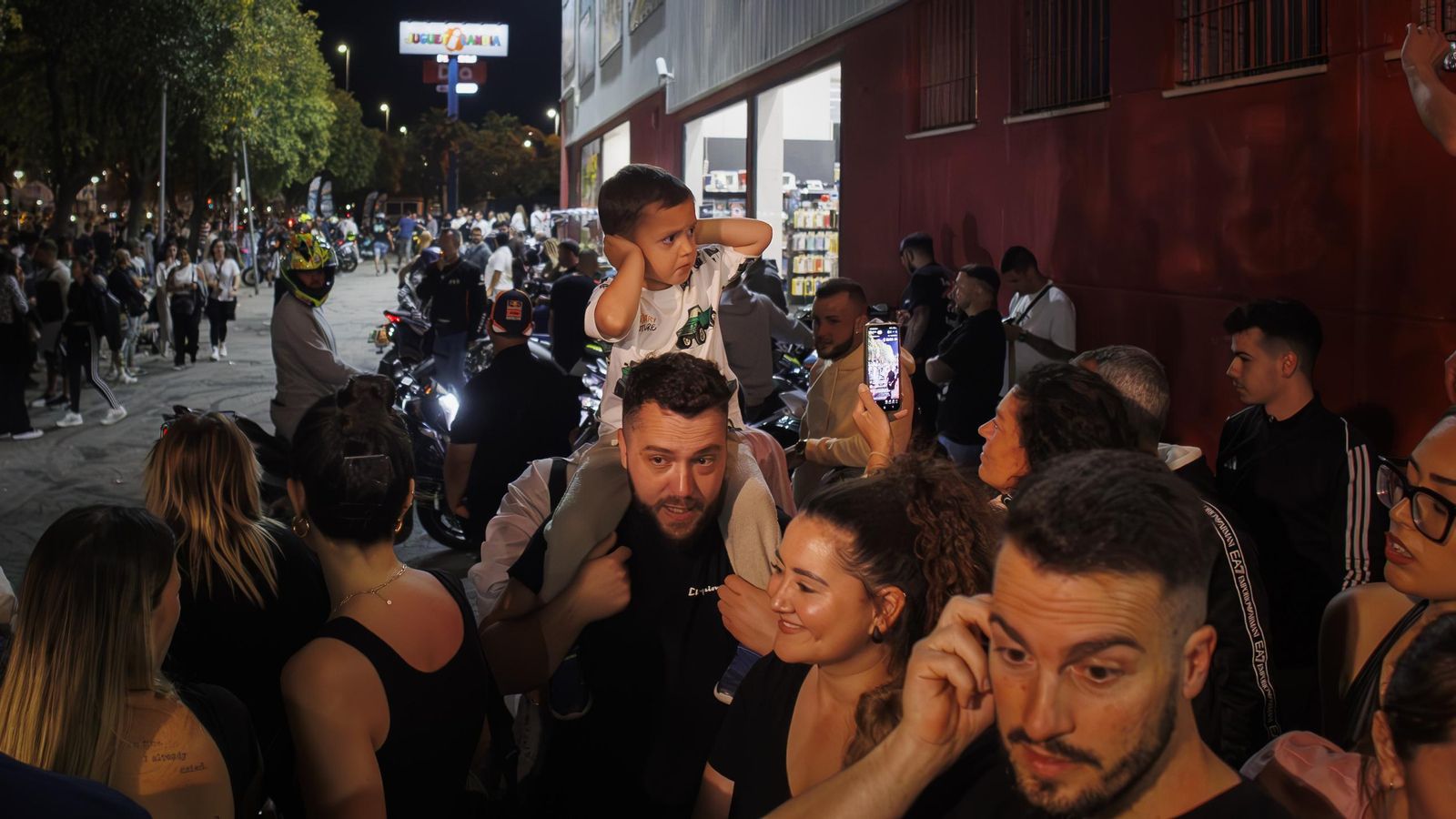 Ambiente en la avenida de Europa el jueves del Gran Premio de Jerez 2025