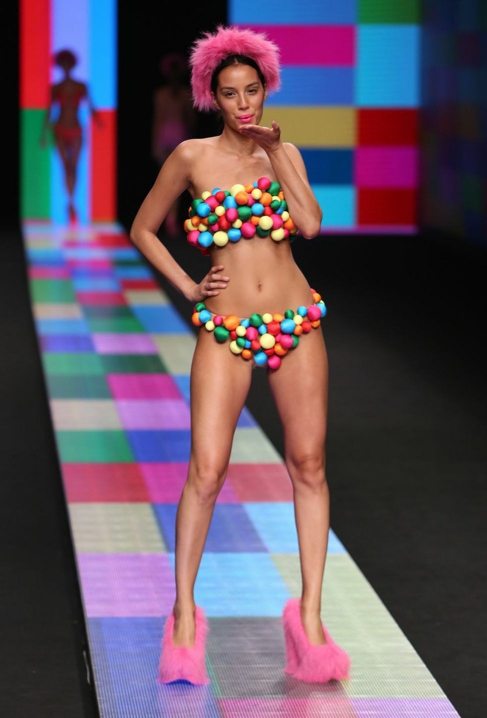 Desfile de una colección de baño de Ágatha Ruiz de la Prada.