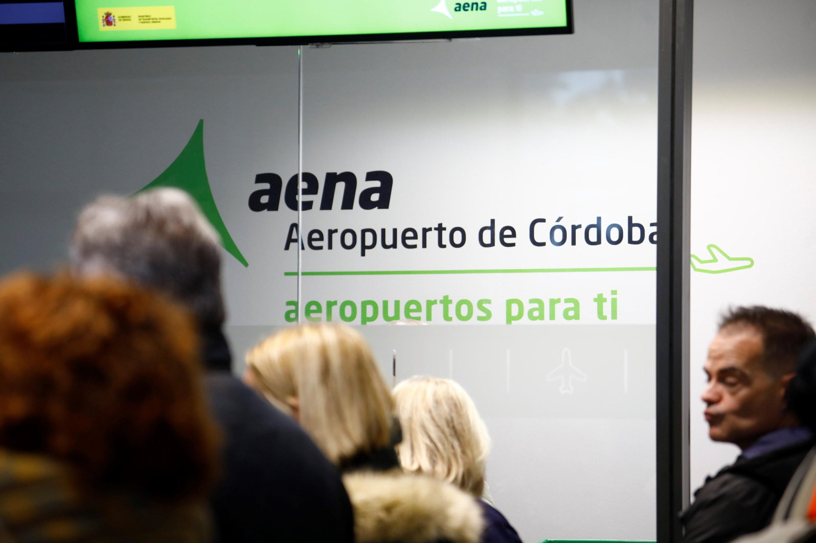 El despegue del el primer vuelo chárter a Europa en el aeropuerto de Córdoba, en imágenes