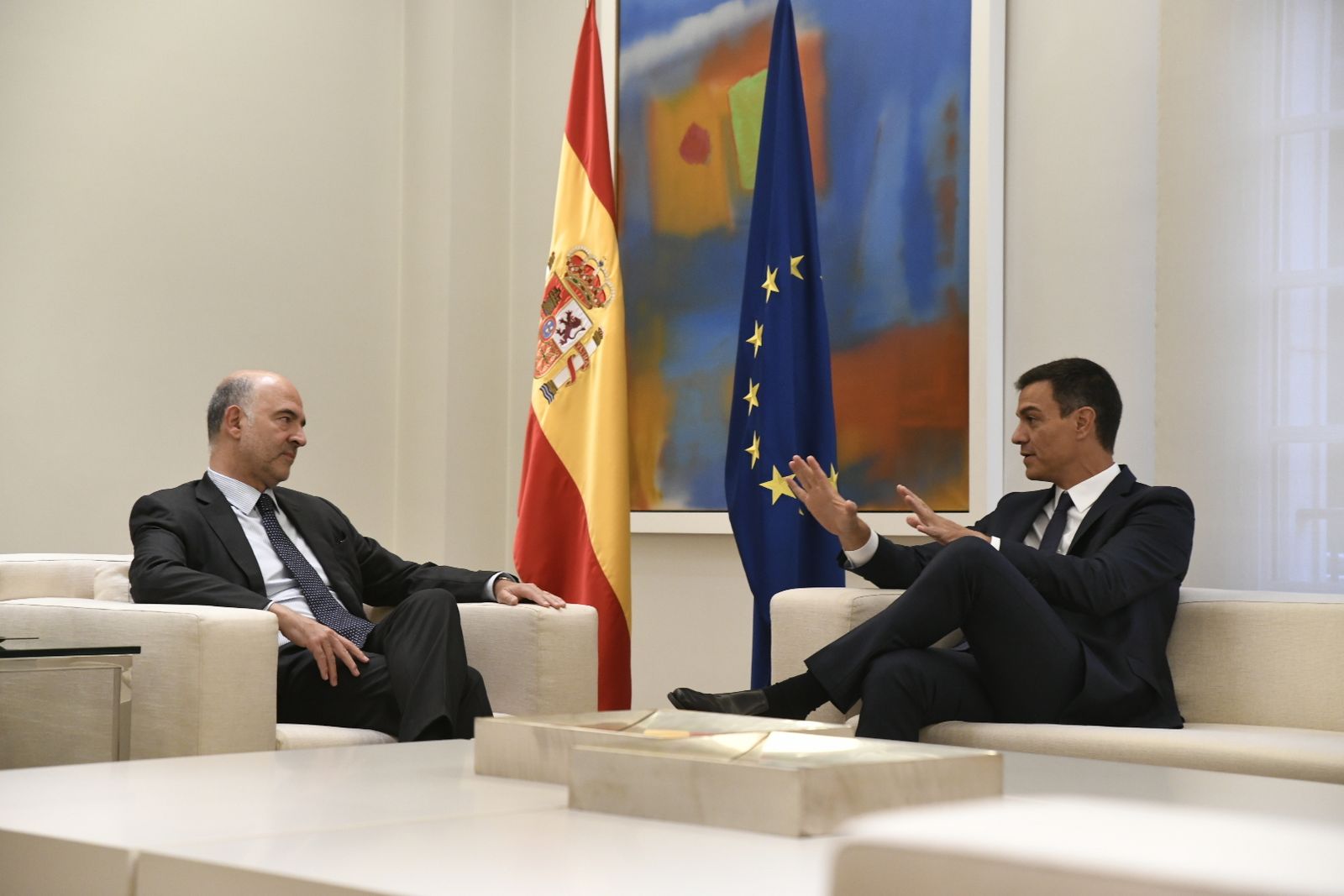 Moscovici y Sánchez, reunidos en La Moncloa.