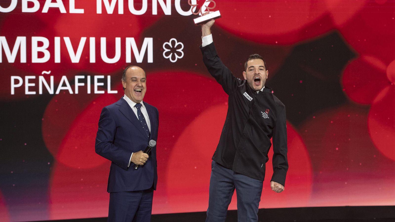 Cristóbal Muñoz recibe el premio al Mejor Chef Joven 2023 según Michelin