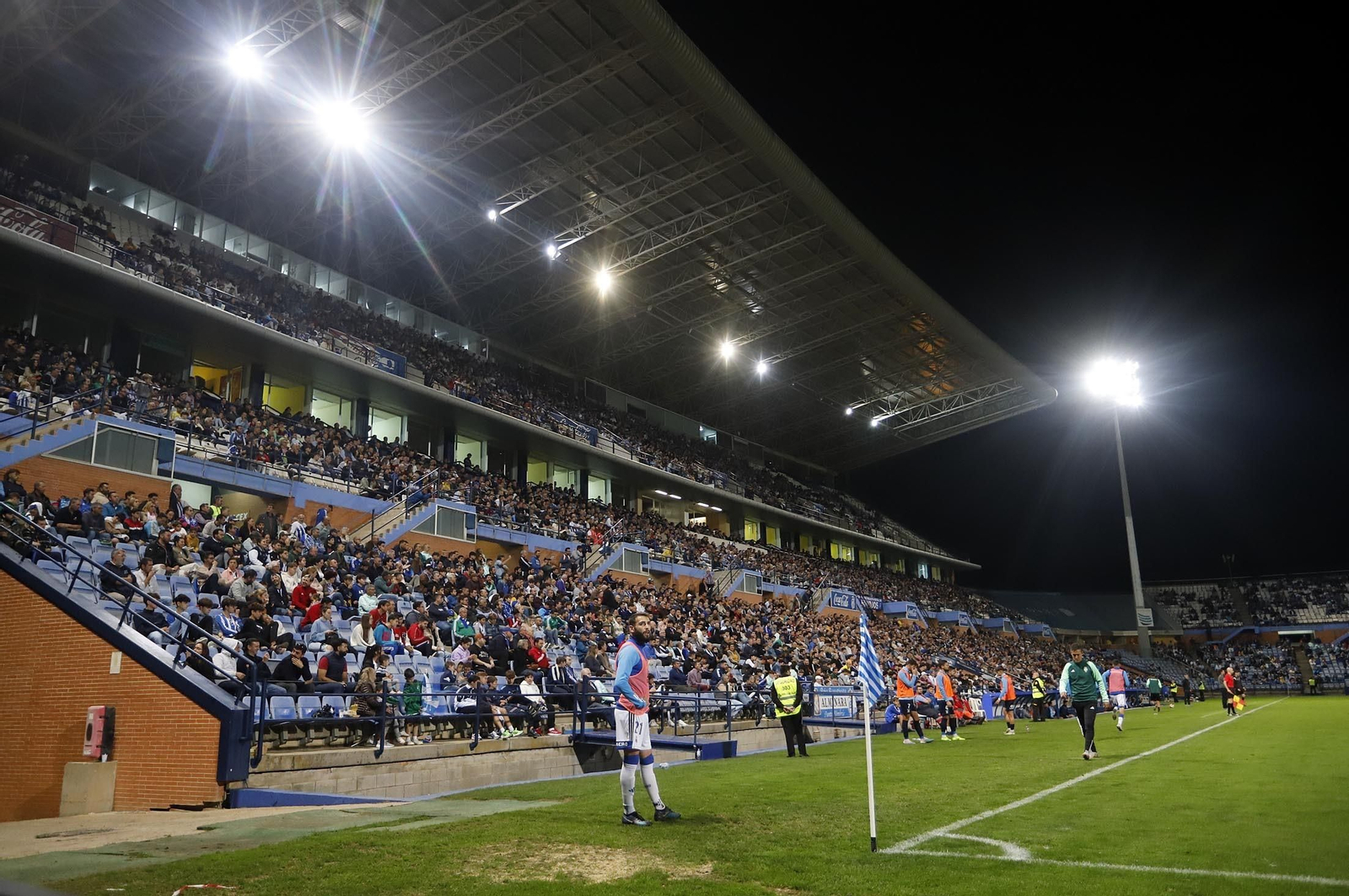 Gran ambiente en las gradas del Nuevo Colombino para el Recre-At Sanluqueño, en imágenes