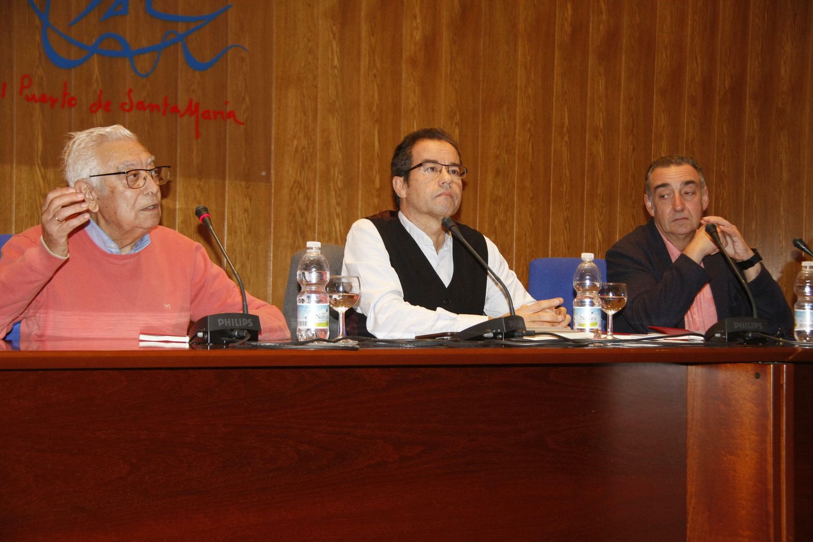 Ángel Mendoza, junto a Rafael Gómez Ojeda y García de Romeu.