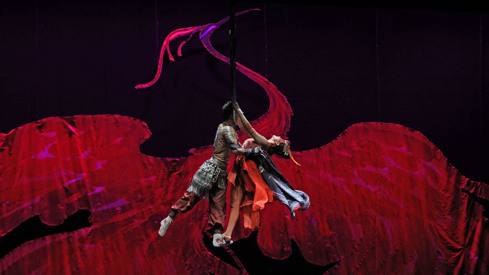 Imágenes del 'Gran Circo Acrobático de China' en el Teatro Villamarta