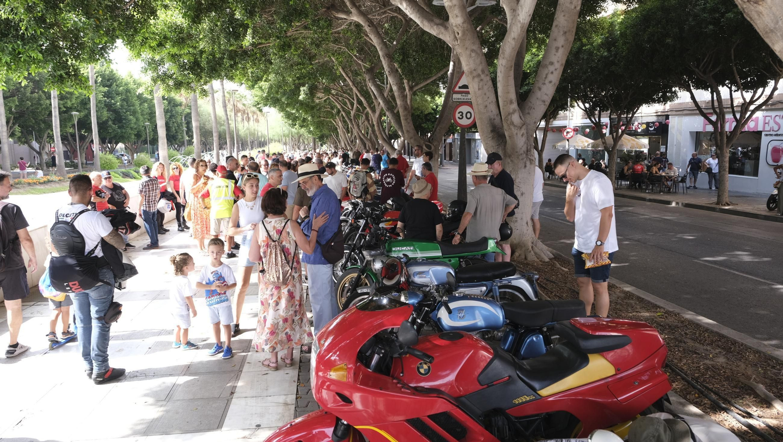 Exposición de motos antiguas y Ducatis en la Feria de Almería 2025, en imágenes