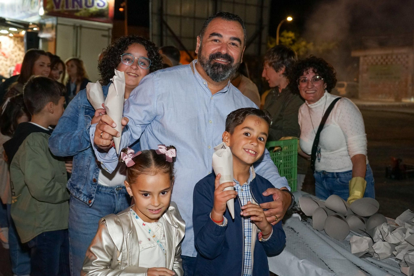 Miles de vecinos se reunieron para celebrar el otoño con la tradicional Gran Castañada de Vícar